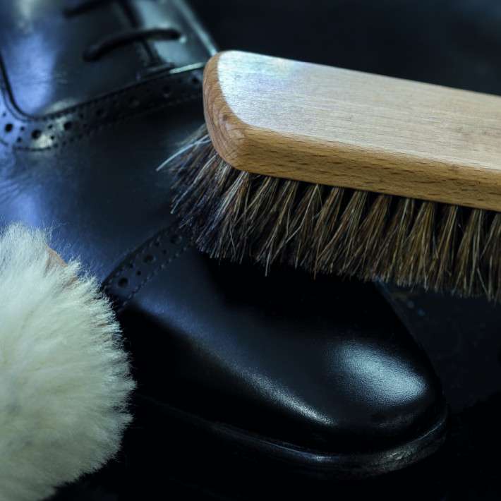 Nettoyer des chaussures en cuir