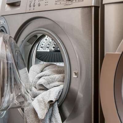 Est-il possible de nettoyer un sac en cuir en le passant à la machine à laver ?